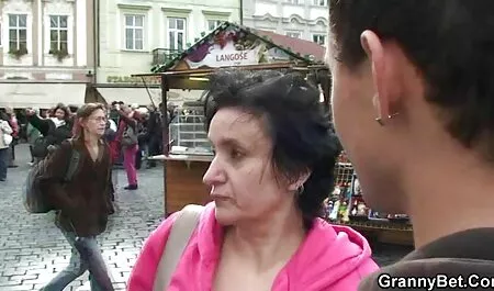 Vitka i vrlo ukusna plavuša naginje se svom uvjerenom voljenom momku da italiian porno isproba opscene analne užitke i, bacajući vitke škare više, gura svoj debeli penis u elastičnu guzu do pune dubine