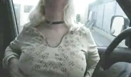 Zrela maćeha vidjela je pastorku kako njuška gaćice italain porno i pruža mu cool puhanje
