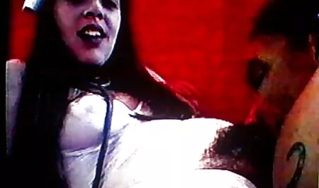 Crvenokosa drolja s videoorno velikom guzom usisava kurac i jebe crnca