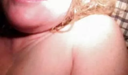 Zgodna brineta došla je snimiti porno film, ali prije toga redatelj želi provjeriti je li zaista tako itslian porno dobra i osobno jebe glumicu u svojoj ružičastoj rupi