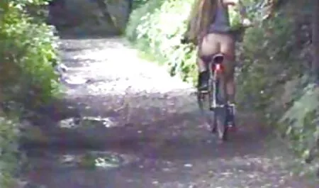 Tip je obukao gaćice i jebenu film pornovideo djevojku