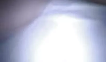 Kuja pornoitali se stavi na strapon i jebe drolju u wc-u dok ona sisa kurac koji se zabija u zid
