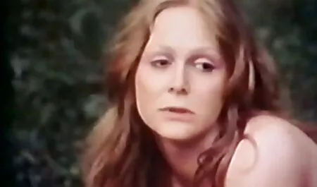 Njezina vruća ebenova usta aktivno sisa ružičasto hren, a onda se magarica snažno trza na best italian porno ovom izduženom penisu