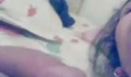 Zgađeni momak jebe pornoitali kuju i njezinu djevojku dok je supruga na poslu