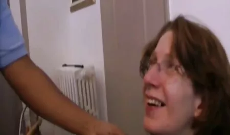 Zreli brki učitelj film pornovideo jebe svoju mladu prsatu učenicu