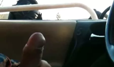 Seksi učiteljica jebe dvije strastvene djevojke videoorno u razredu