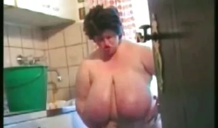 Čovjek s vrlo debelim penisom dobiva se jebeno u analnom film itali porn