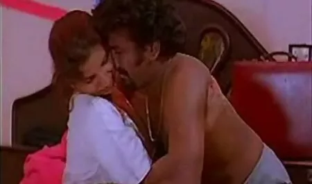 Čovjek se trpi u Trine guzice, a ona film italianoxxx pije spermu iz guze