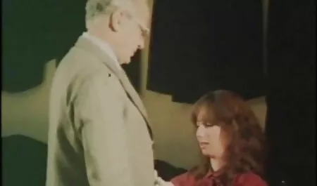 Prekrasna plavuša skuhala je doručak italiani porni svojim jebačima