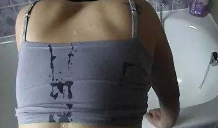 Dvije videoorno pohotne crnce jebu vitku plavušu