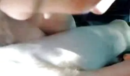 Seksi vruća djevojka sjela je na porno italina maca kurac i jebala ga