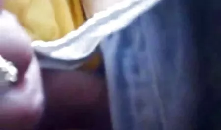 Seksi brineta italina porno liže punu ćelavu i jeben u anal